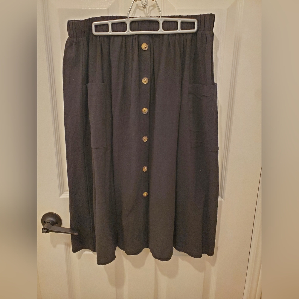1x Black A-Line Midi Skirt with Pockets